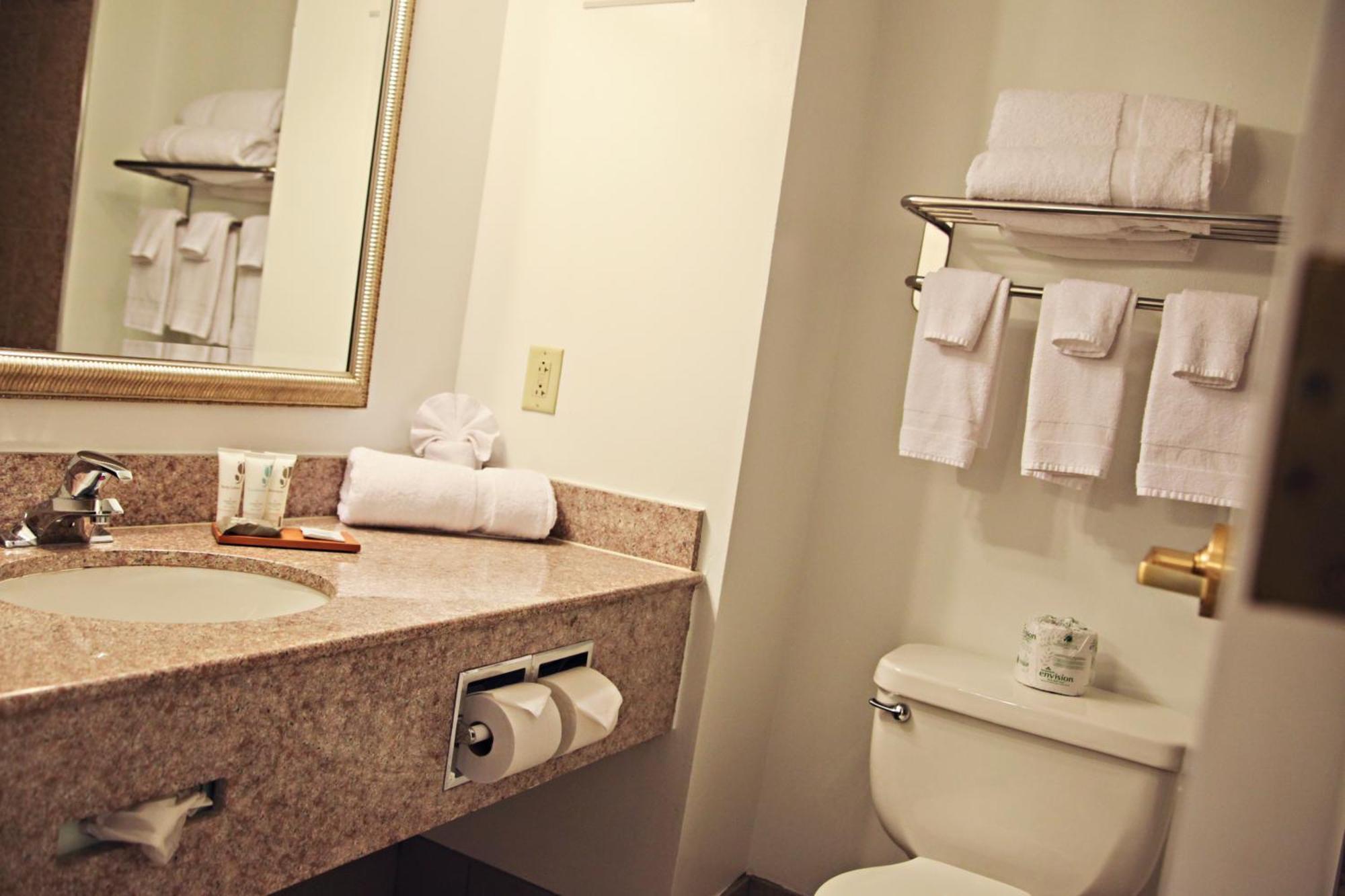 Country & By Radisson, Frackville Hotel